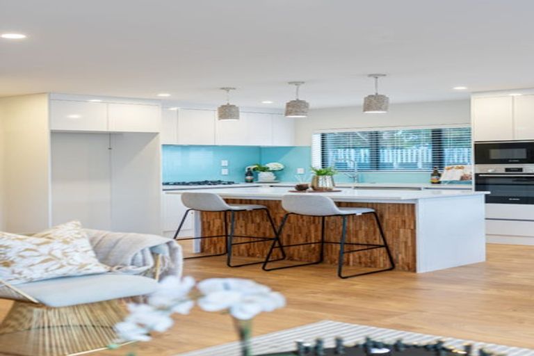 Photo of property in 18a Lydford Place, Glendene, Auckland, 0602