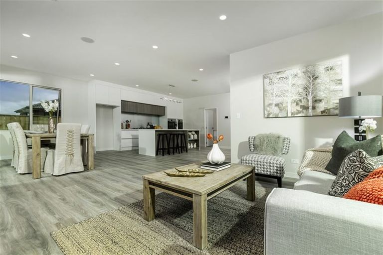 Photo of property in 6 Kauri Grove Drive, Kumeu, 0810