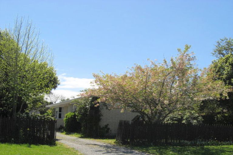 Photo of property in 40 Woodend Road, Woodend, 7610