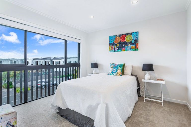 Photo of property in 6 Sacred Kingfisher Road, Hobsonville, Auckland, 0616