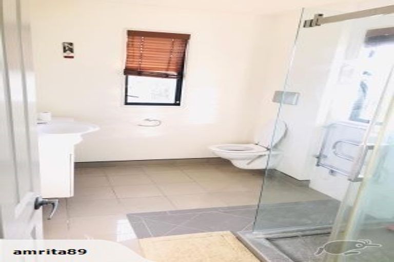 Photo of property in 160 Charles Prevost Drive, The Gardens, Auckland, 2105