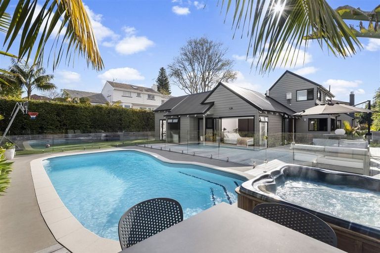 Photo of property in 9 Quebec Road, Milford, Auckland, 0620
