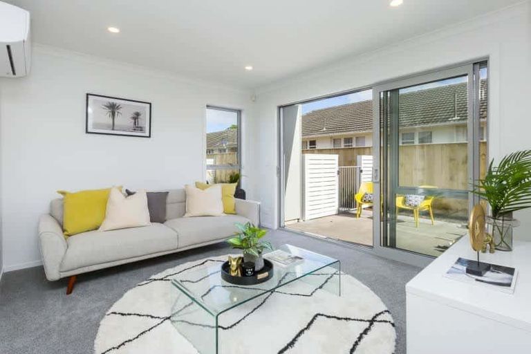 Photo of property in 44d Pine Avenue, Upper Hutt Central, Upper Hutt, 5018