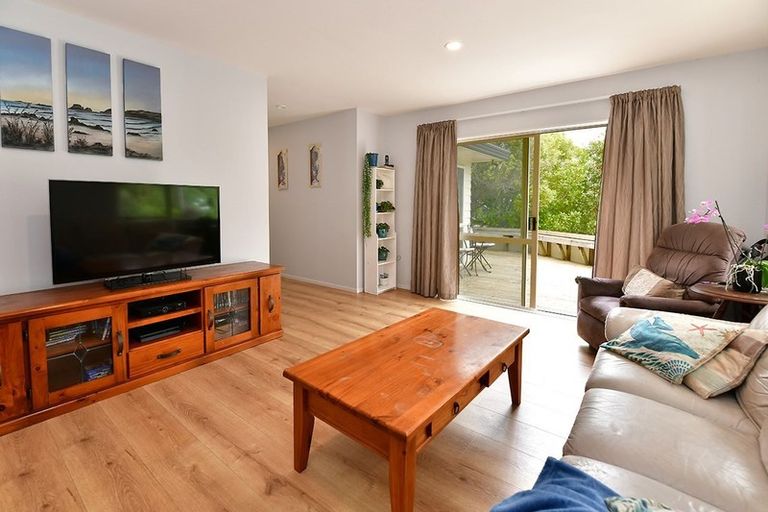 Photo of property in 19 Greta Place, Stanmore Bay, Whangaparaoa, 0932