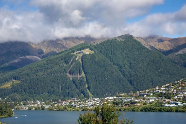 Photo of property in 38 Oregon Drive, Kelvin Heights, Queenstown, 9300