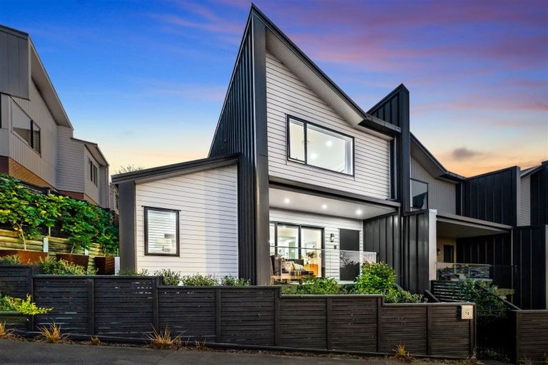 Photo of property in 70 Te Oneroa Way, Long Bay, Auckland, 0630