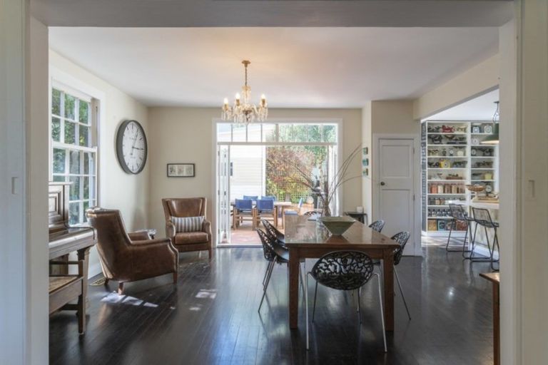 Photo of property in 25 Burnell Avenue, Thorndon, Wellington, 6011