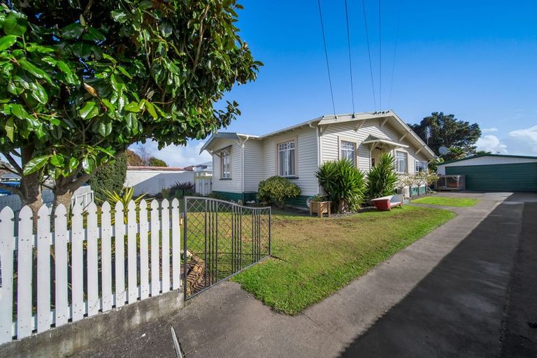 Photo of property in 29 Douglas Street, Hawera, 4610