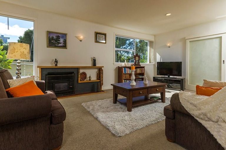 Photo of property in 4 Channel View Road, Campbells Bay, Auckland, 0630