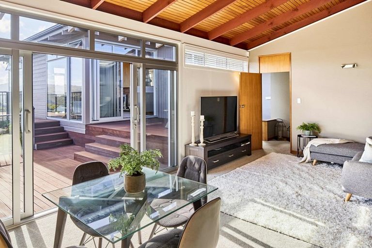 Photo of property in 33 Kiriwai Road, Paremata, Porirua, 5024