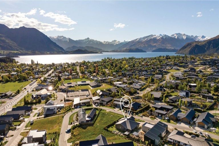 Photo of property in 12 Kereru Crescent, Wanaka, 9305