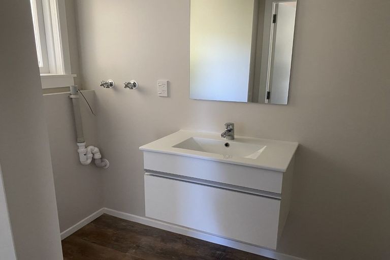 Photo of property in 15 Pekanga Road, Normandale, Lower Hutt, 5010