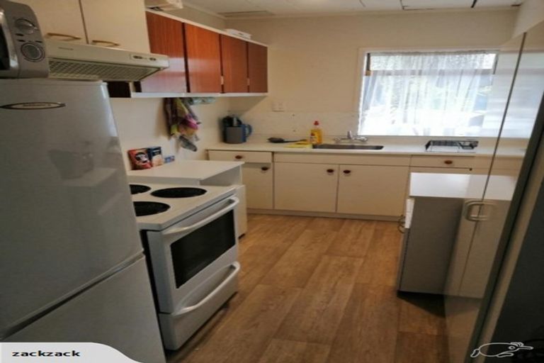 Photo of property in 43b Wade River Road, Stanmore Bay, Whangaparaoa, 0932