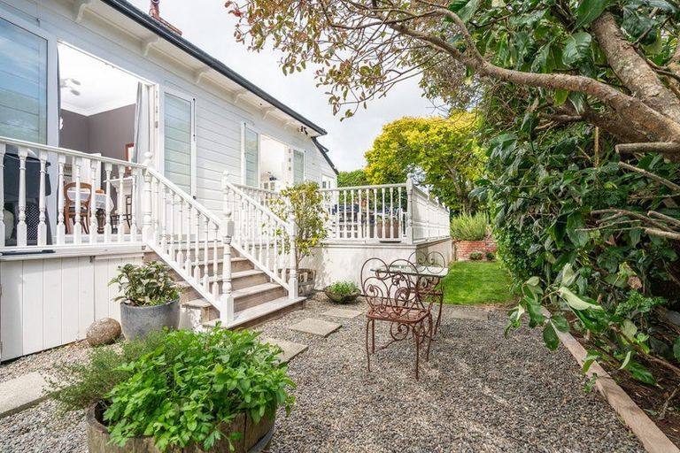 Photo of property in 165 Karori Road, Karori, Wellington, 6012