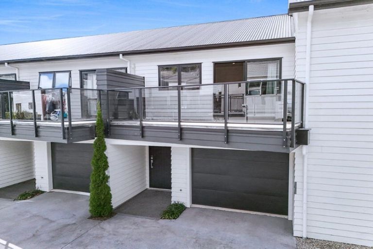 Photo of property in 2/20 Hunter Street, Hamilton Lake, Hamilton, 3204