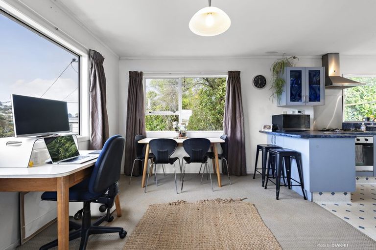 Photo of property in 71 Bassett Road, Johnsonville, Wellington, 6037