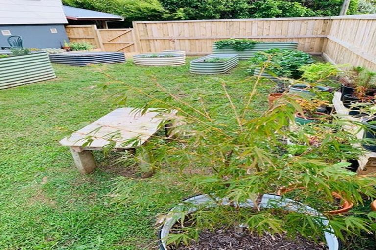 Photo of property in 2/72 Aeroview Drive, Beach Haven, Auckland, 0626