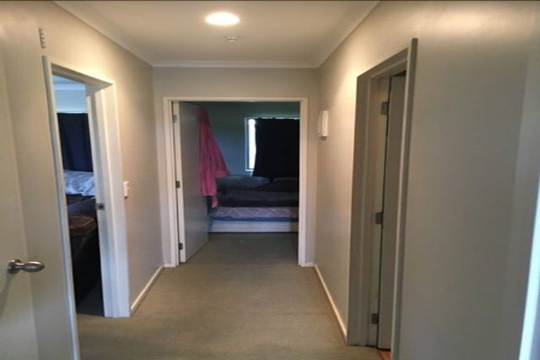 Photo of property in 9 Shale Avenue, Massey, Auckland, 0614