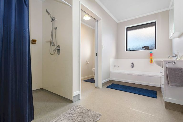 Photo of property in 9 Mccahon Drive, Pukehangi, Rotorua, 3015