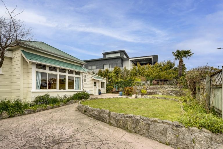 Photo of property in 13 Roslyn Road, Bluff Hill, Napier, 4110