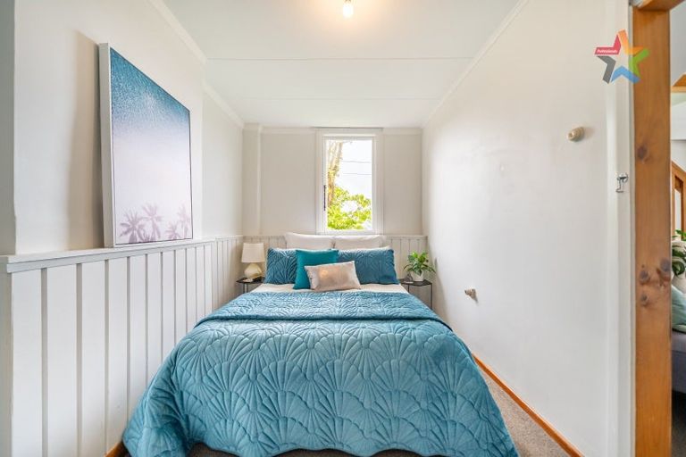 Photo of property in 89 Miromiro Road, Normandale, Lower Hutt, 5010