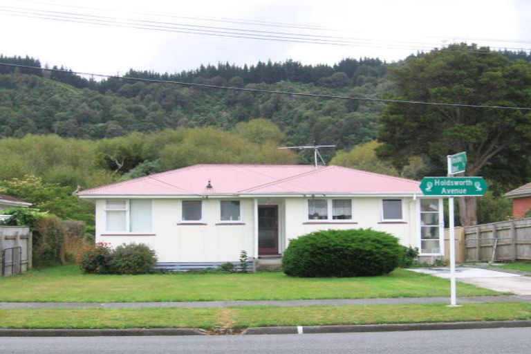 Photo of property in 17 Holdsworth Avenue, Trentham, Upper Hutt, 5018