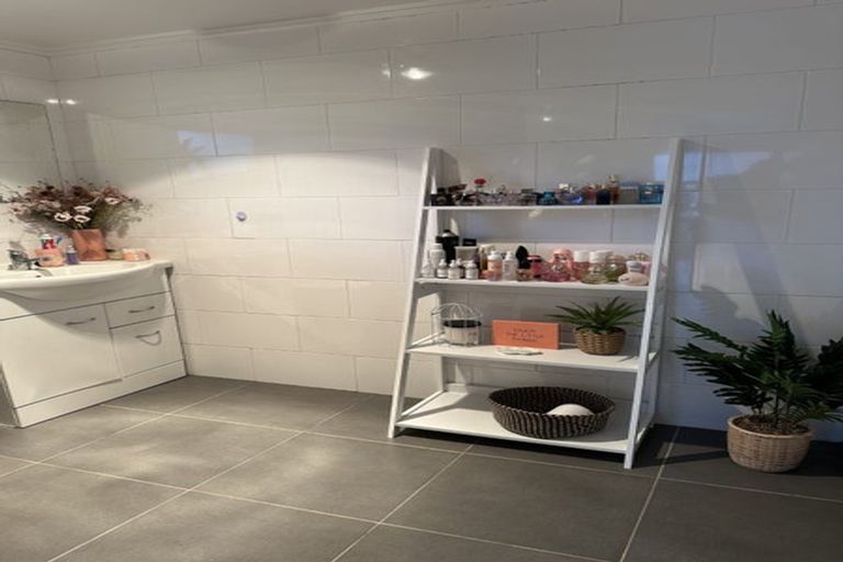 Photo of property in 1/49 Litten Road, Cockle Bay, Auckland, 2014