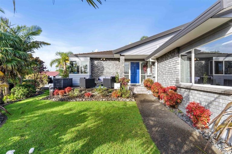 Photo of property in 1 Pelican Lane, Unsworth Heights, Auckland, 0632
