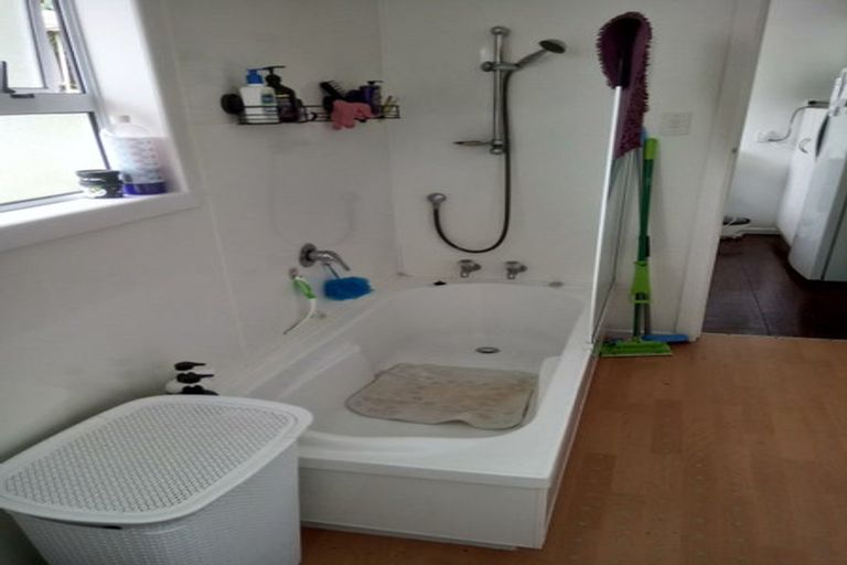 Photo of property in 1/10 Mckelvey Place, Tawa, Wellington, 5028