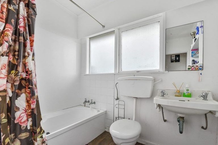 Photo of property in 71 College Road, Northcote, Auckland, 0627