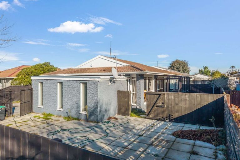Photo of property in 1/185 Queenspark Drive, Parklands, Christchurch, 8083