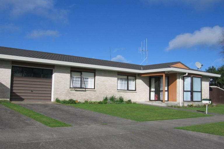 Photo of property in 58 Raglan Avenue, Cloverlea, Palmerston North, 4412