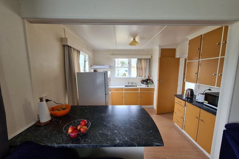 Photo of property in 2 Barclay Street, Newlands, Wellington, 6037