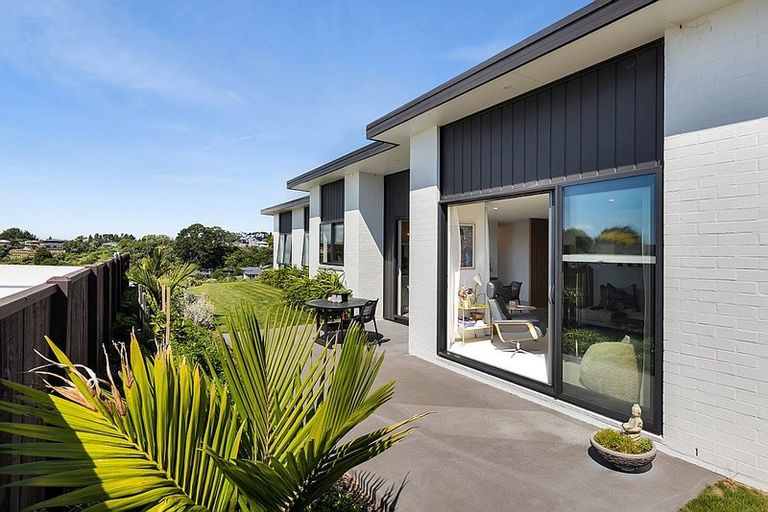 Photo of property in 12 Greenpath Lane, Hurworth, New Plymouth, 4310