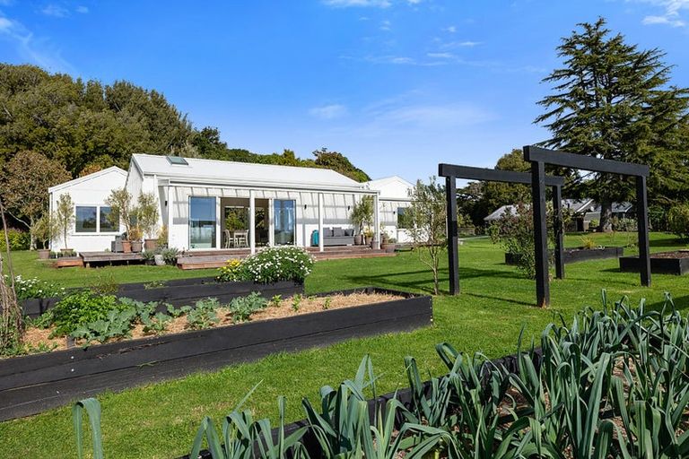 Photo of property in 130 Cross Road, Lepperton, New Plymouth, 4373