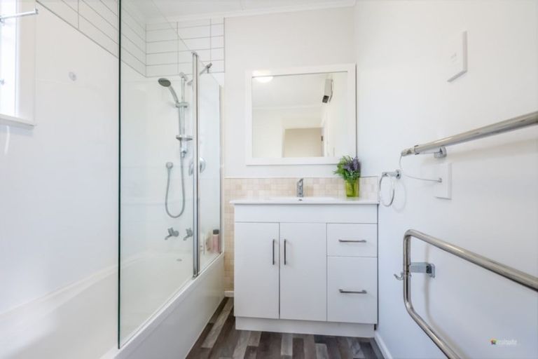 Photo of property in 16 John Street, Stokes Valley, Lower Hutt, 5019