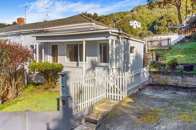 Photo of property in 3-5 Knoll Street, Island Bay, Wellington, 6023