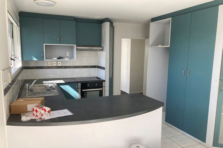 Photo of property in 1 Kayle Glen, West Harbour, Auckland, 0618