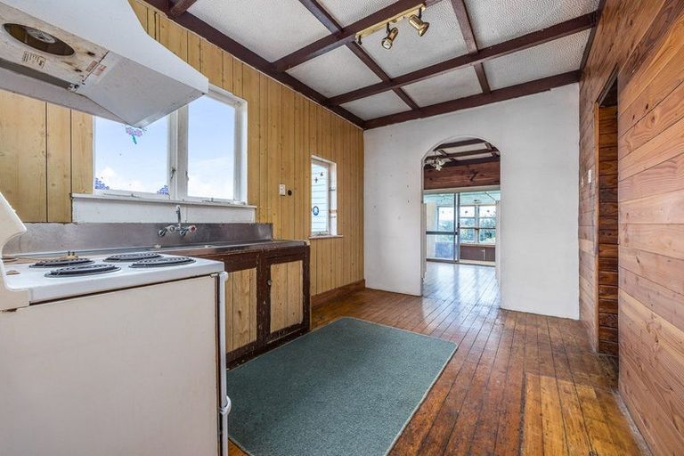 Photo of property in 10 Seymour Road, Sunnyvale, Auckland, 0612