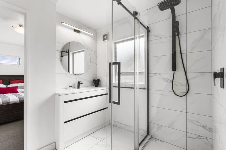 Photo of property in 1/351 West Coast Road, Glen Eden, Auckland, 0602