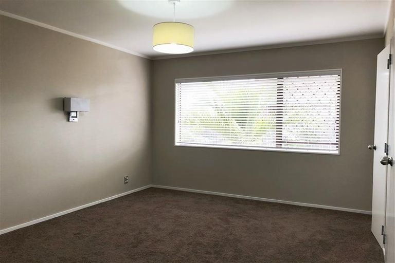 Photo of property in 22 Sturges Road, Henderson, Auckland, 0612