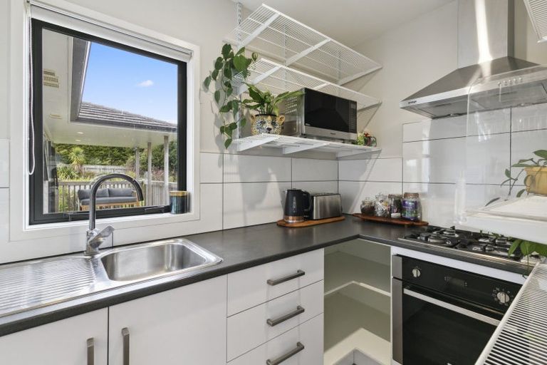 Photo of property in 32 Mervyn Kemp Drive, Tawa, Wellington, 5028