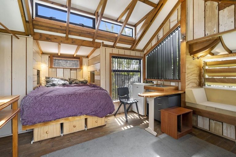 Photo of property in 24 Huruhuru Road, Massey, Auckland, 0614