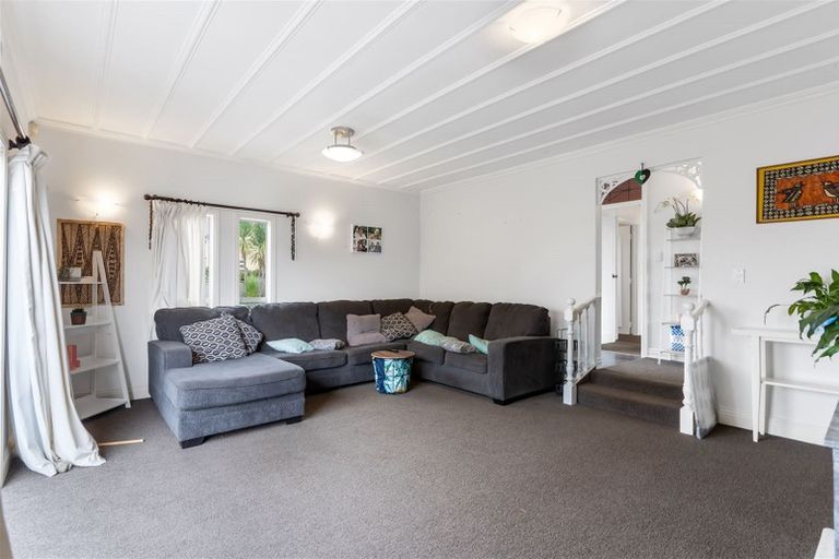 Photo of property in 20 Woodhouse Place, West Harbour, Auckland, 0618