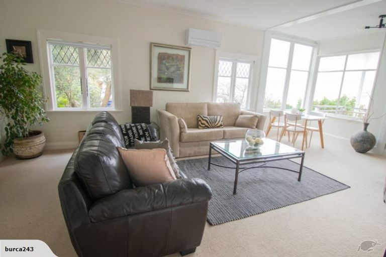 Photo of property in 10 Oriental Terrace, Mount Victoria, Wellington, 6011