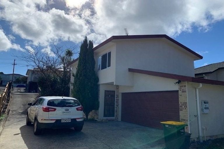 Photo of property in 1/18 Peach Road, Glenfield, Auckland, 0629