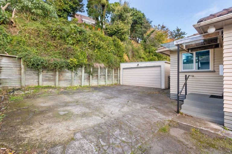 Photo of property in 31 Queens Road, Glen Avon, New Plymouth, 4312