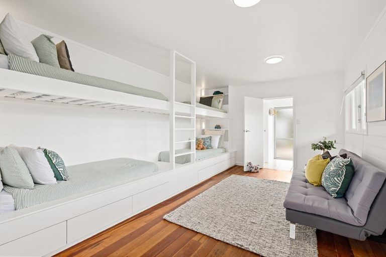 Photo of property in 29 Kendale Drive, Leigh, 0985