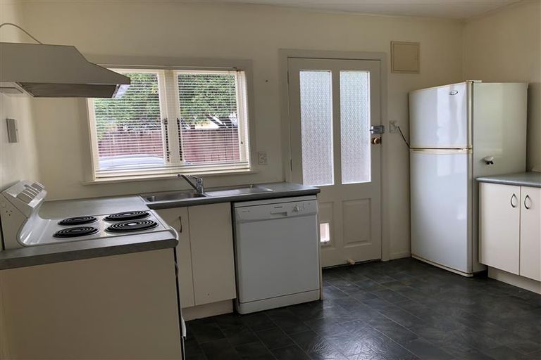 Photo of property in 1/13 Fairlea Road, Te Atatu South, Auckland, 0610