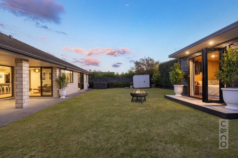 Photo of property in 10 Pohutukawa Parade, Riverhead, 0820